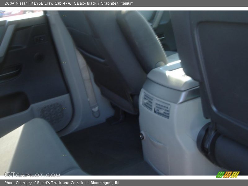 Galaxy Black / Graphite/Titanium 2004 Nissan Titan SE Crew Cab 4x4