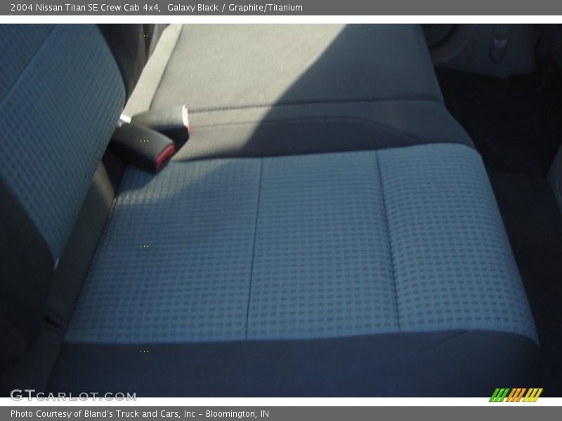 Galaxy Black / Graphite/Titanium 2004 Nissan Titan SE Crew Cab 4x4