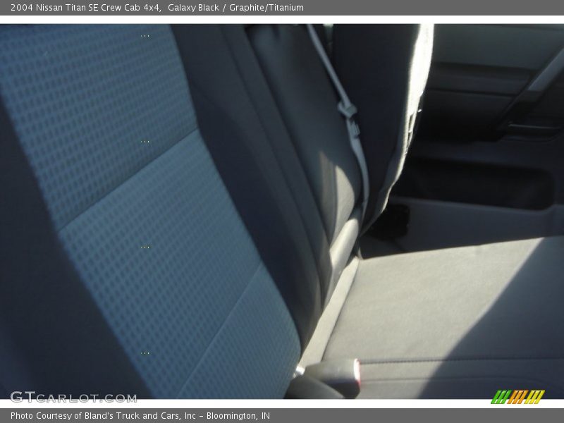 Galaxy Black / Graphite/Titanium 2004 Nissan Titan SE Crew Cab 4x4
