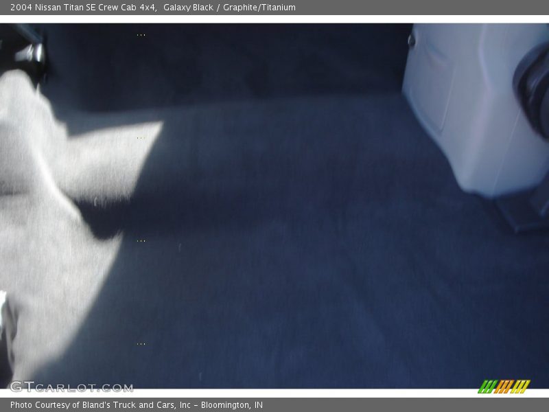 Galaxy Black / Graphite/Titanium 2004 Nissan Titan SE Crew Cab 4x4