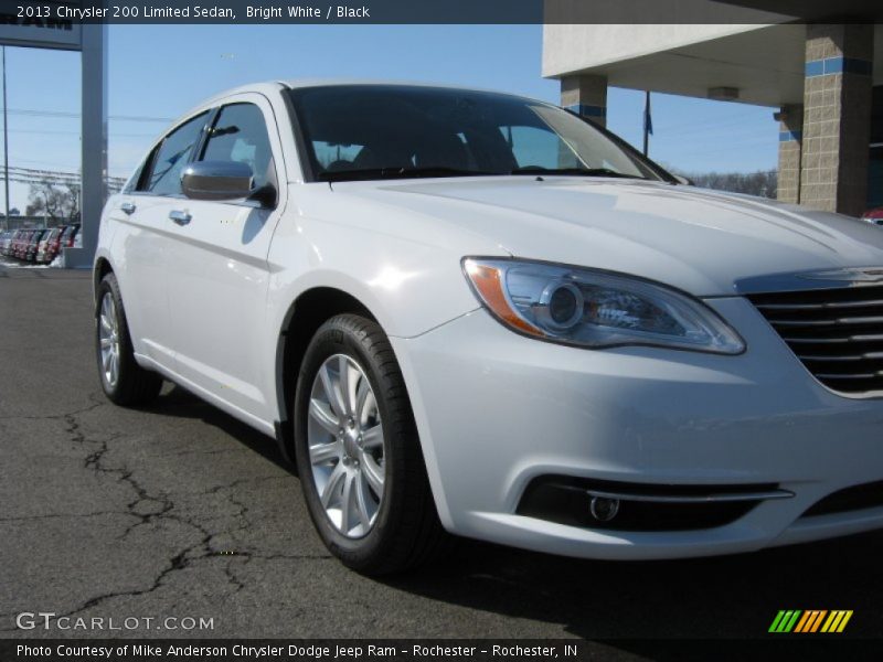 Bright White / Black 2013 Chrysler 200 Limited Sedan