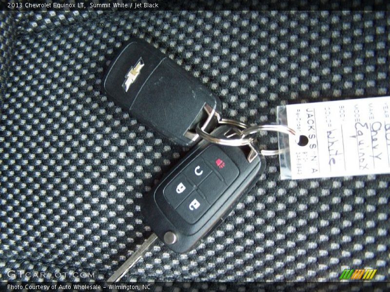 Summit White / Jet Black 2013 Chevrolet Equinox LT