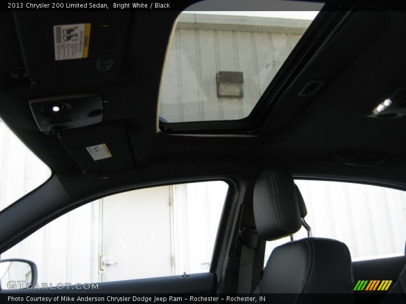 Bright White / Black 2013 Chrysler 200 Limited Sedan