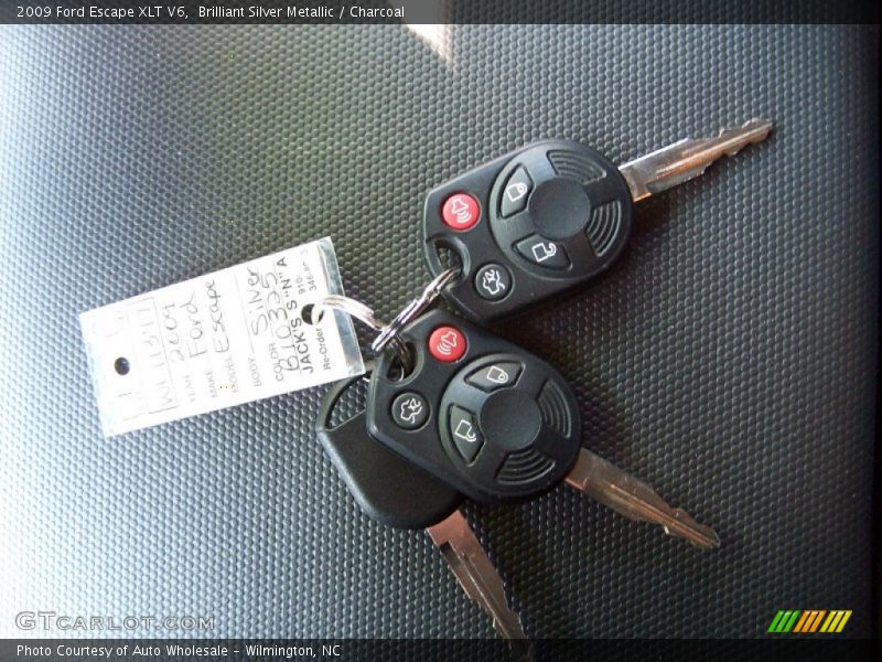 Brilliant Silver Metallic / Charcoal 2009 Ford Escape XLT V6