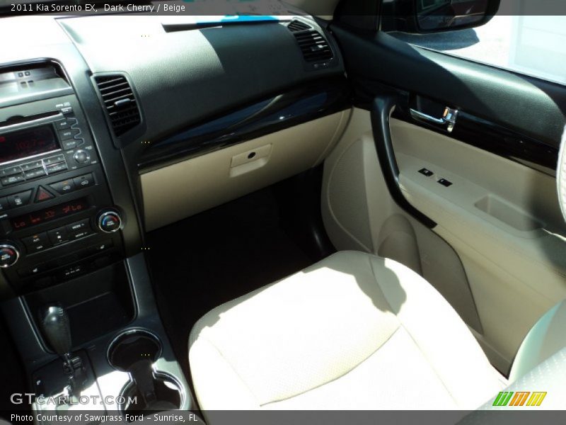 Dark Cherry / Beige 2011 Kia Sorento EX