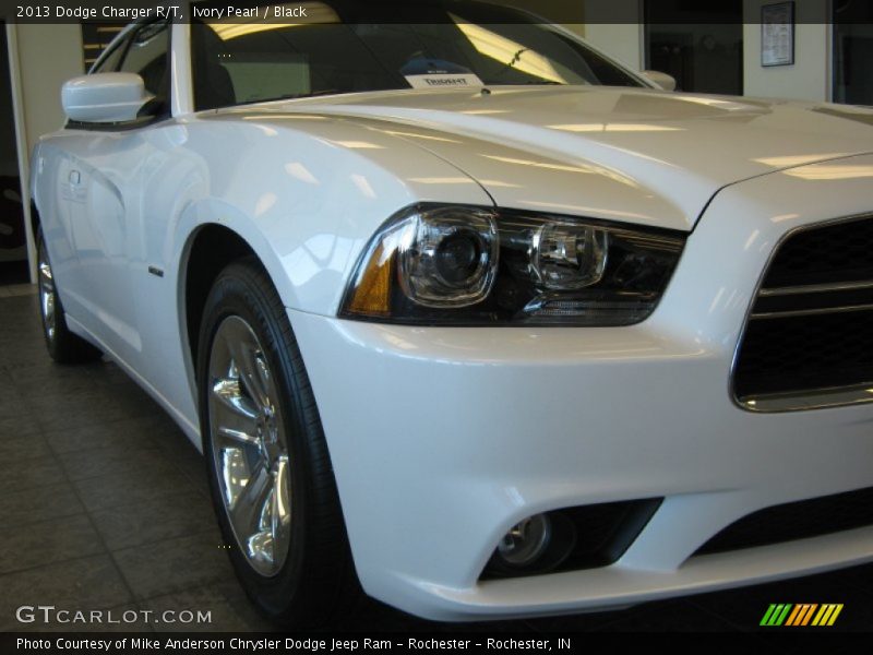 Ivory Pearl / Black 2013 Dodge Charger R/T
