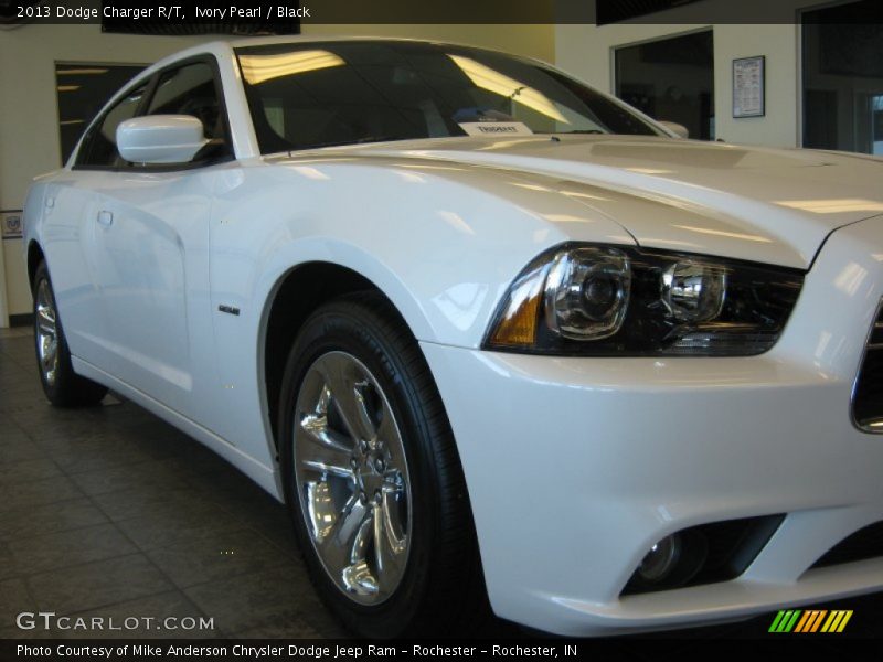 Ivory Pearl / Black 2013 Dodge Charger R/T