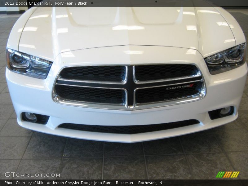 Ivory Pearl / Black 2013 Dodge Charger R/T