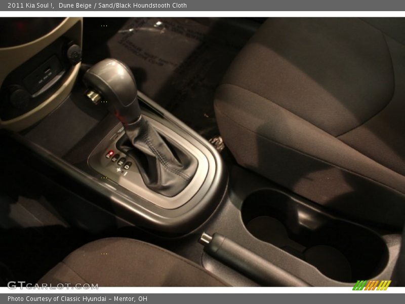 Dune Beige / Sand/Black Houndstooth Cloth 2011 Kia Soul !