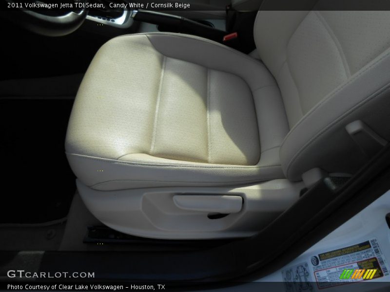 Candy White / Cornsilk Beige 2011 Volkswagen Jetta TDI Sedan