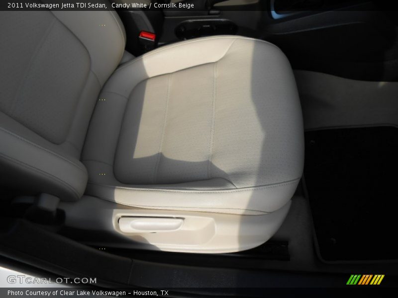 Candy White / Cornsilk Beige 2011 Volkswagen Jetta TDI Sedan