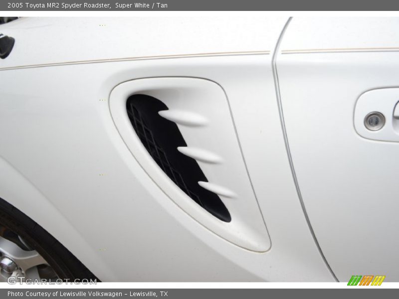 Super White / Tan 2005 Toyota MR2 Spyder Roadster
