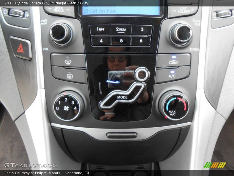 Midnight Black / Gray 2013 Hyundai Sonata GLS