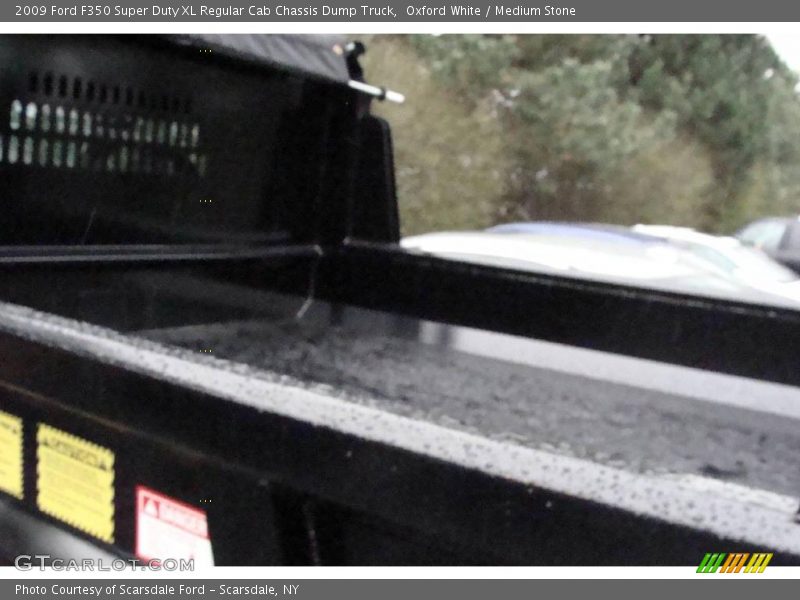 Oxford White / Medium Stone 2009 Ford F350 Super Duty XL Regular Cab Chassis Dump Truck