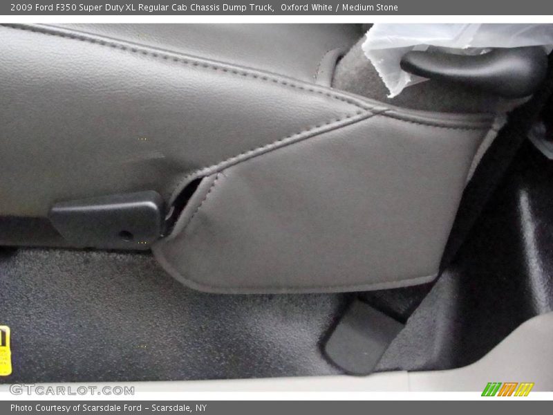 Oxford White / Medium Stone 2009 Ford F350 Super Duty XL Regular Cab Chassis Dump Truck