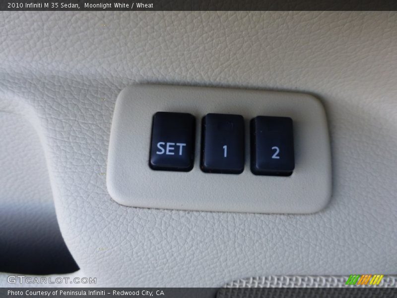 Controls of 2010 M 35 Sedan