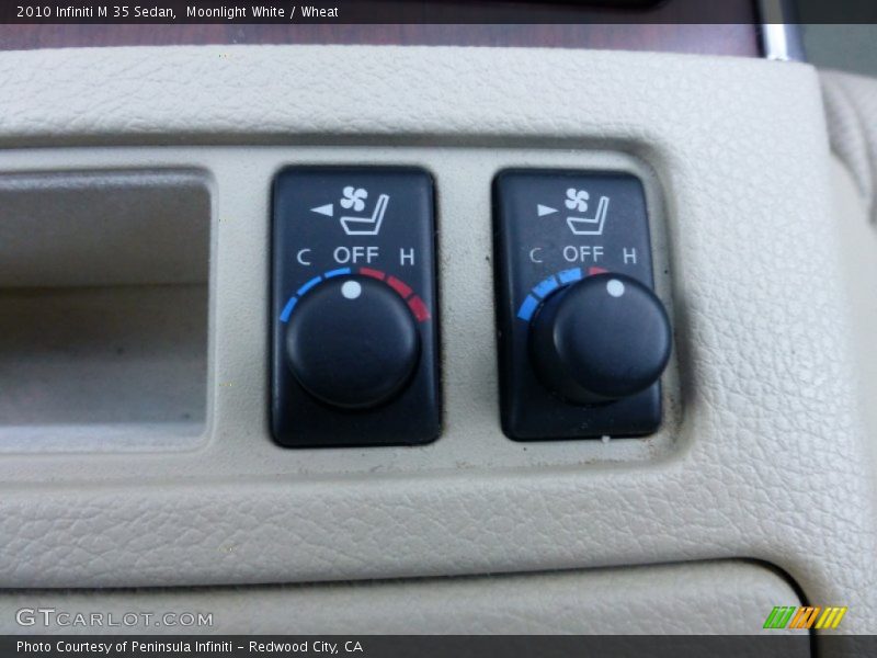 Controls of 2010 M 35 Sedan