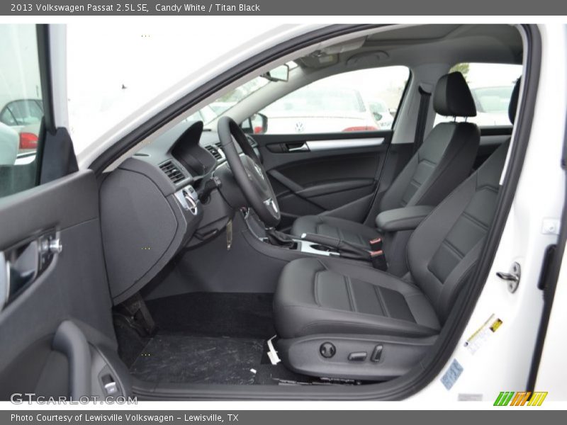 Candy White / Titan Black 2013 Volkswagen Passat 2.5L SE
