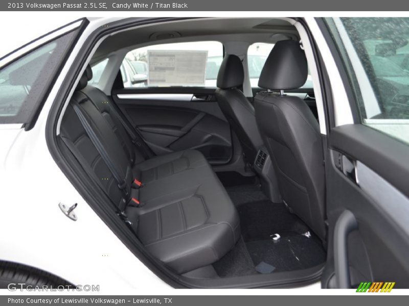 Candy White / Titan Black 2013 Volkswagen Passat 2.5L SE