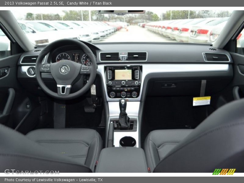 Candy White / Titan Black 2013 Volkswagen Passat 2.5L SE