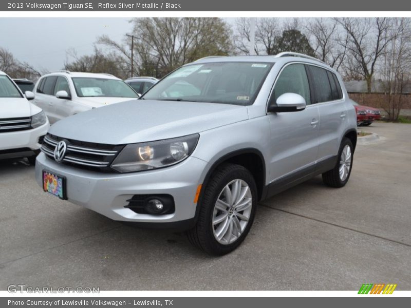 Reflex Silver Metallic / Black 2013 Volkswagen Tiguan SE