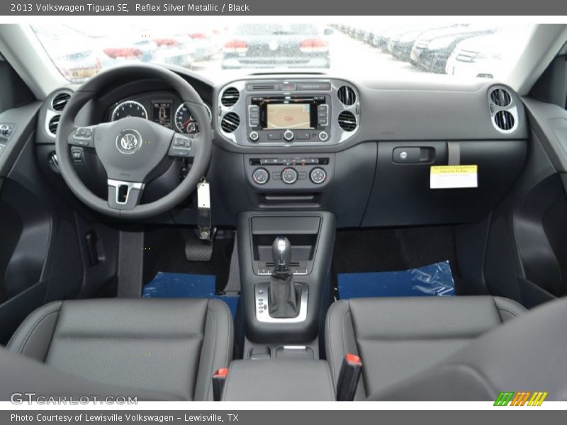 Reflex Silver Metallic / Black 2013 Volkswagen Tiguan SE