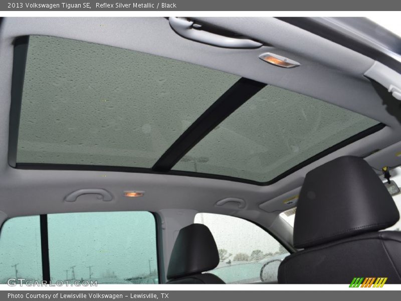 Reflex Silver Metallic / Black 2013 Volkswagen Tiguan SE
