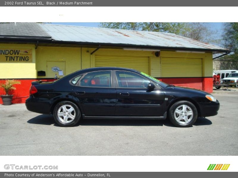 Black / Medium Parchment 2002 Ford Taurus SEL