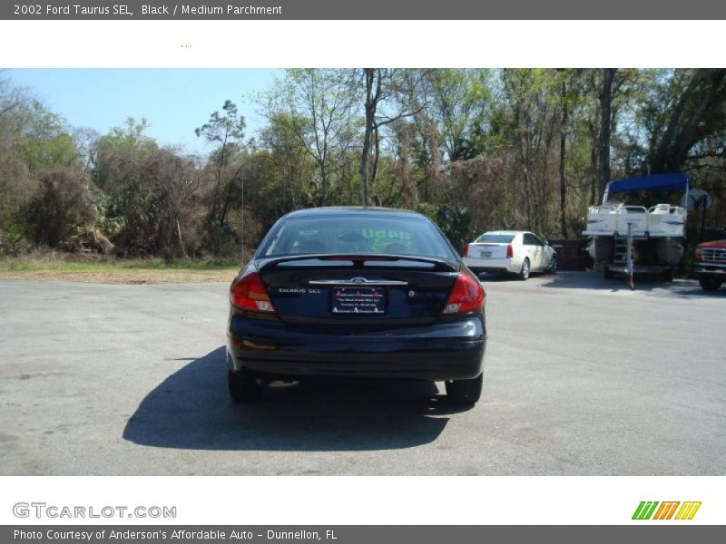Black / Medium Parchment 2002 Ford Taurus SEL