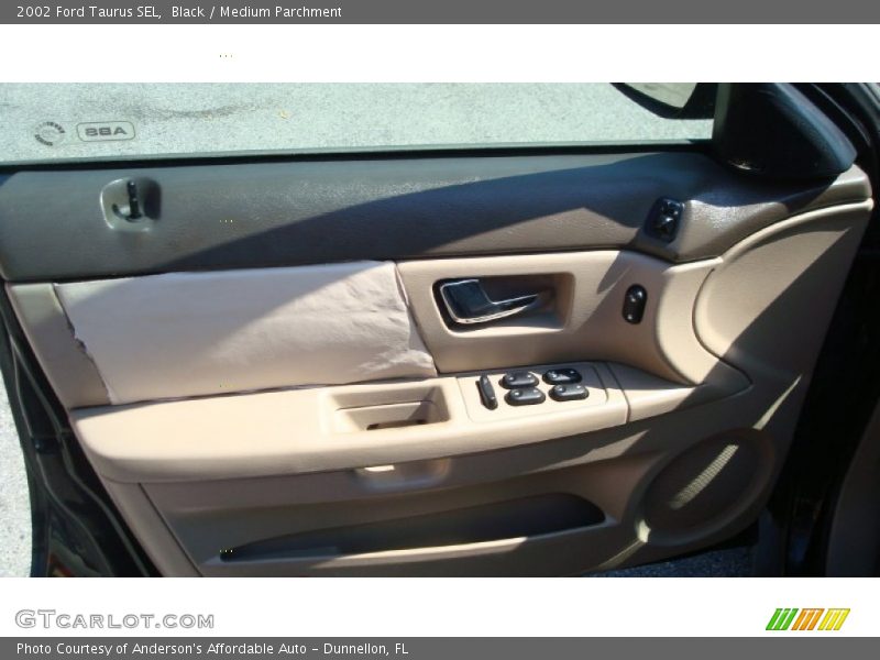 Black / Medium Parchment 2002 Ford Taurus SEL