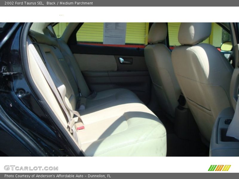 Black / Medium Parchment 2002 Ford Taurus SEL