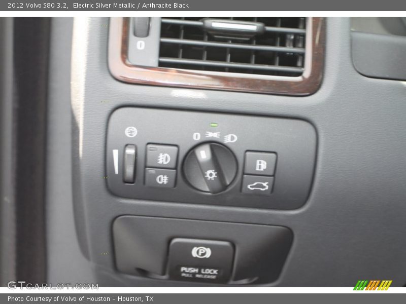 Electric Silver Metallic / Anthracite Black 2012 Volvo S80 3.2
