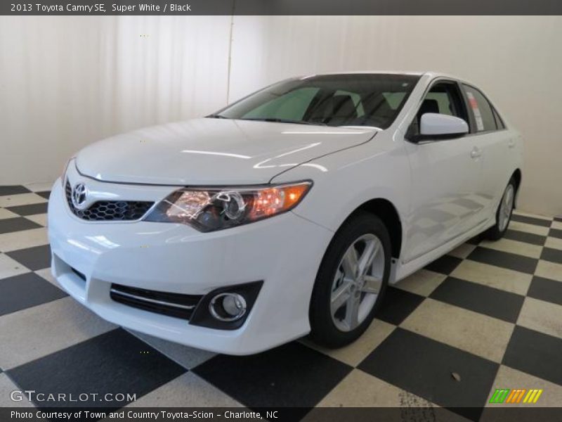Super White / Black 2013 Toyota Camry SE