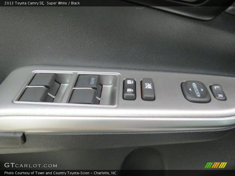 Super White / Black 2013 Toyota Camry SE