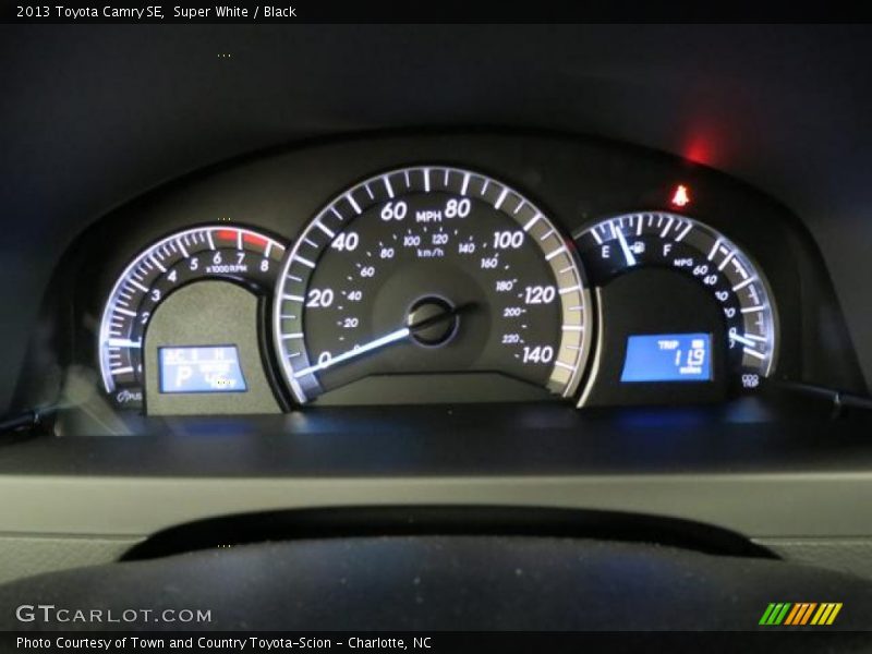 Super White / Black 2013 Toyota Camry SE