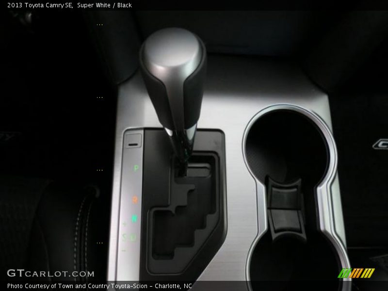 Super White / Black 2013 Toyota Camry SE
