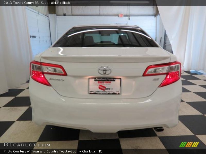 Super White / Black 2013 Toyota Camry SE