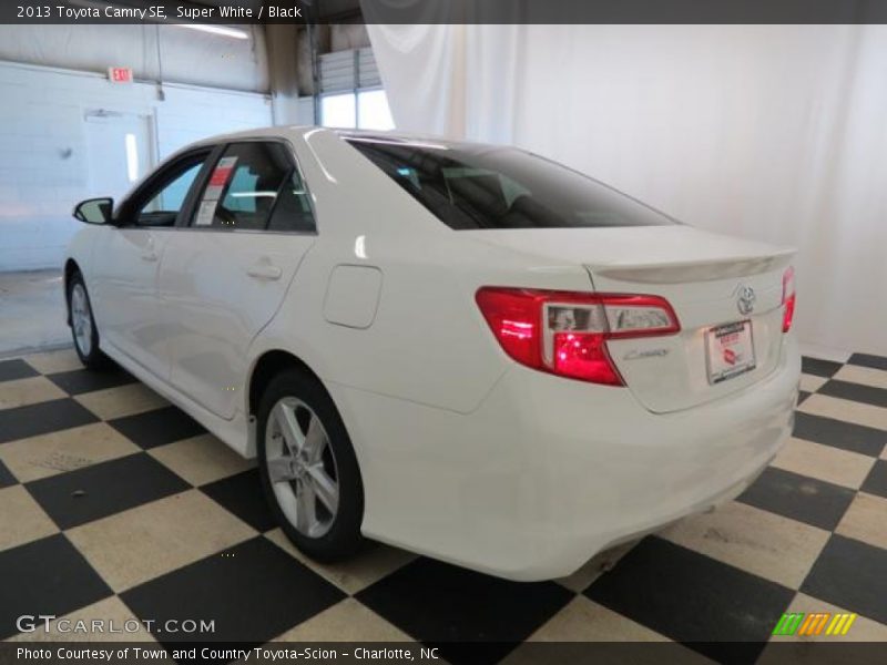 Super White / Black 2013 Toyota Camry SE