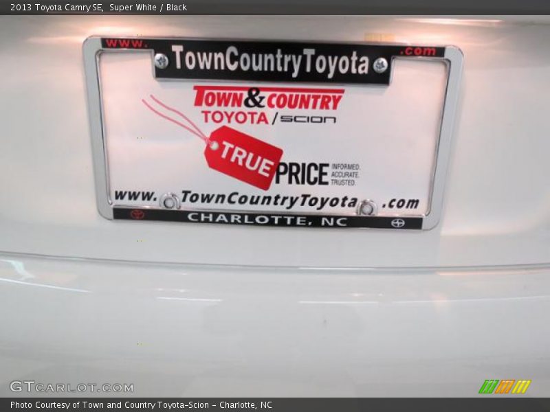 Super White / Black 2013 Toyota Camry SE