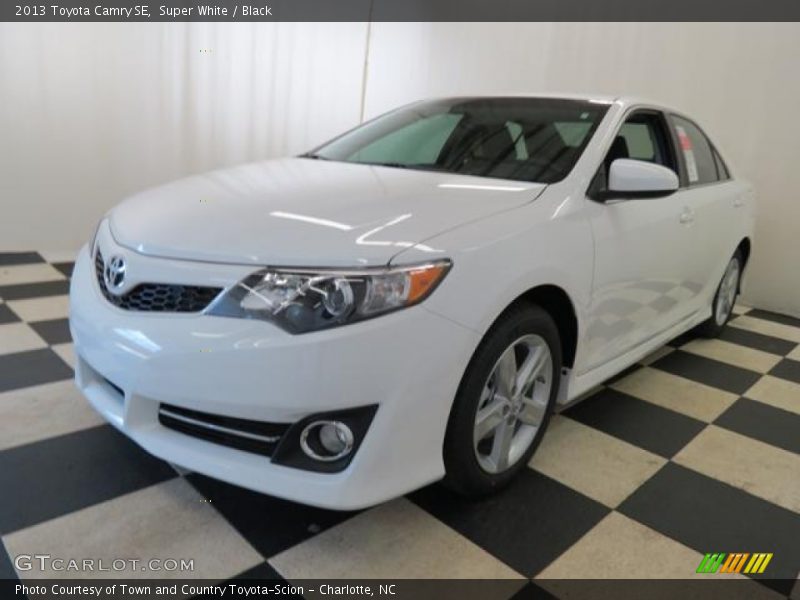 Super White / Black 2013 Toyota Camry SE