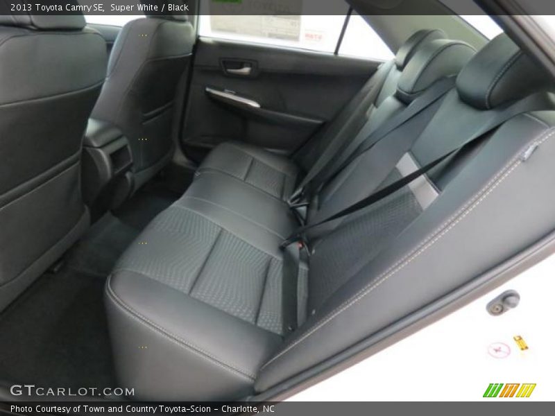 Super White / Black 2013 Toyota Camry SE