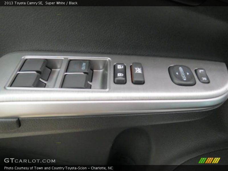 Super White / Black 2013 Toyota Camry SE