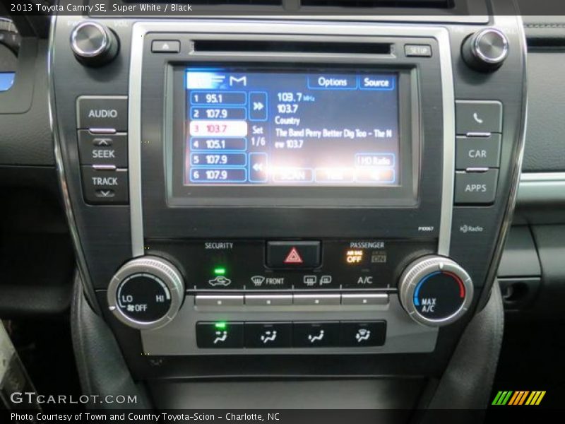 Super White / Black 2013 Toyota Camry SE