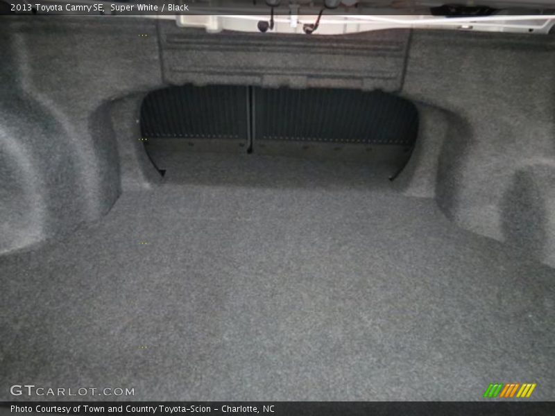 Super White / Black 2013 Toyota Camry SE
