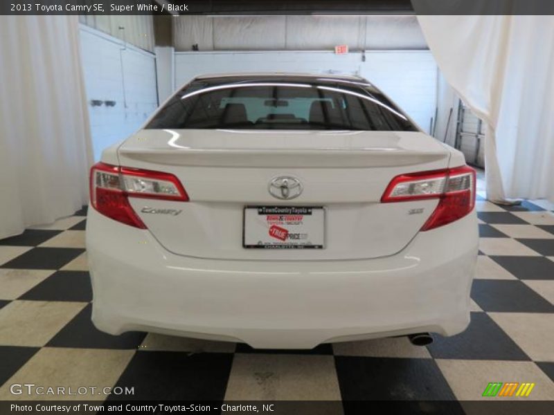 Super White / Black 2013 Toyota Camry SE