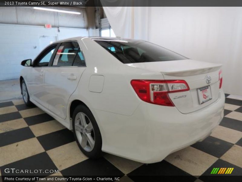 Super White / Black 2013 Toyota Camry SE