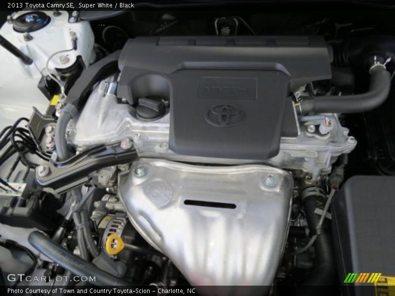 Super White / Black 2013 Toyota Camry SE