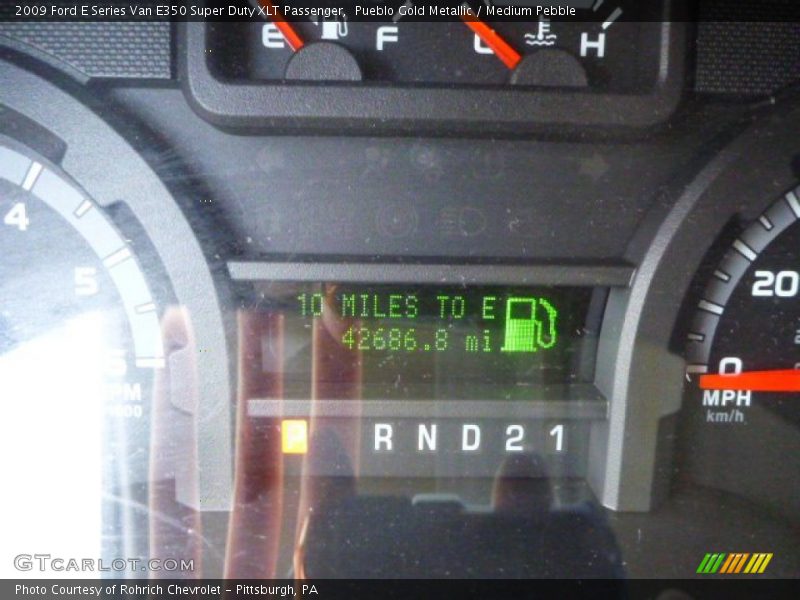 Pueblo Gold Metallic / Medium Pebble 2009 Ford E Series Van E350 Super Duty XLT Passenger