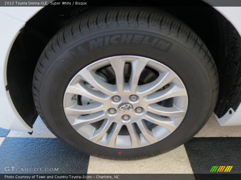 Super White / Bisque 2013 Toyota Sienna XLE