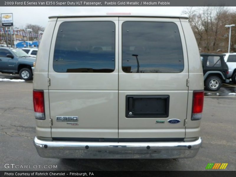 Pueblo Gold Metallic / Medium Pebble 2009 Ford E Series Van E350 Super Duty XLT Passenger